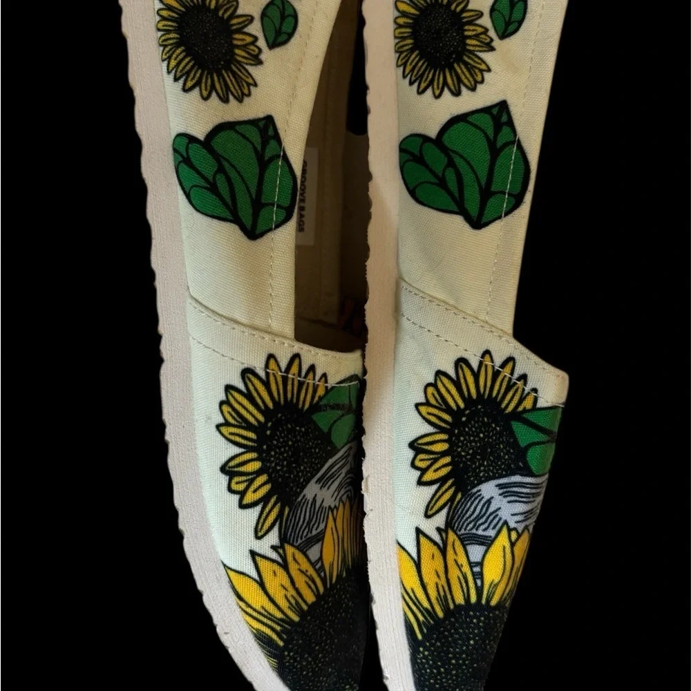 Groove Women's Elephant Sunflower Flats Slip On Boho Shoes - Picture 2 of 6